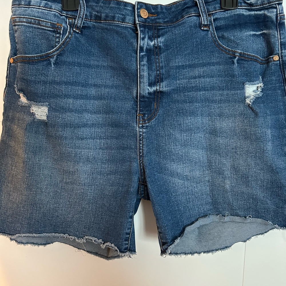 No Boundaries Distressed Blue Jean Shorts